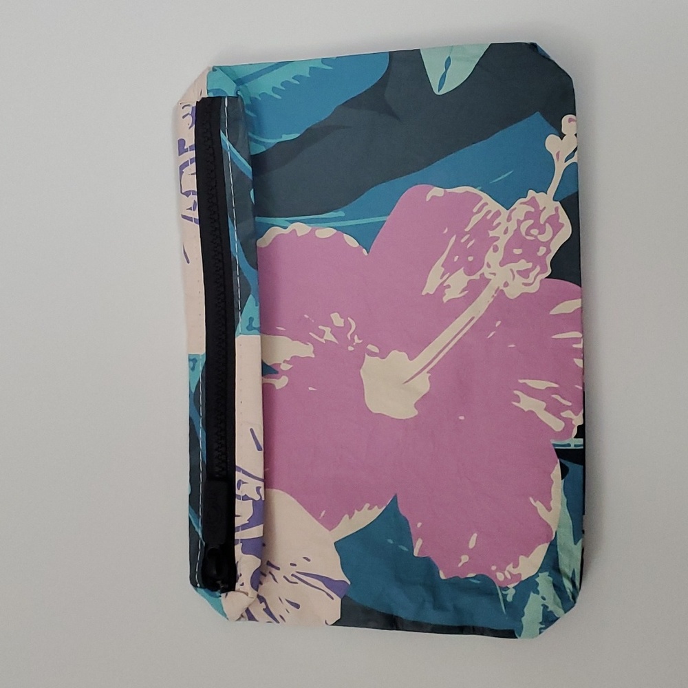 Small pouch in Pau Hana from Aloha Collection